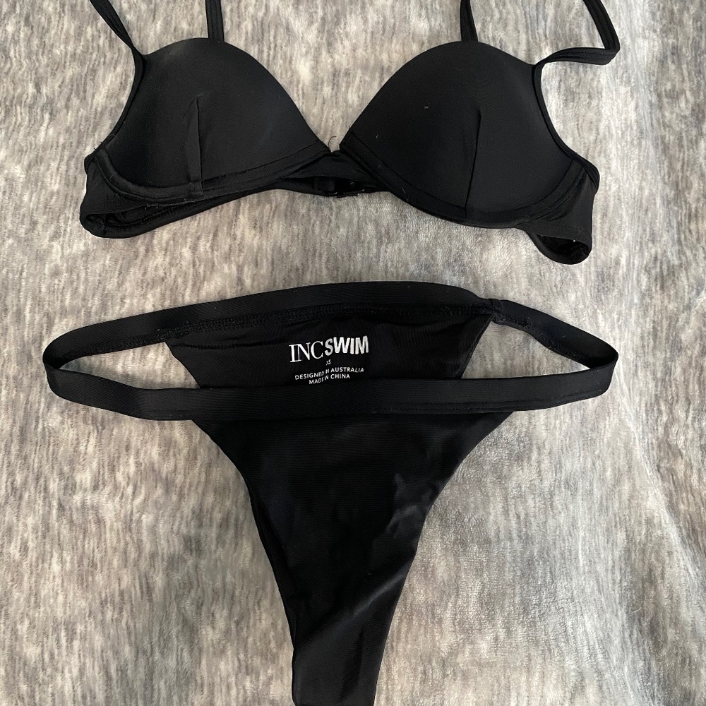 Black bikini